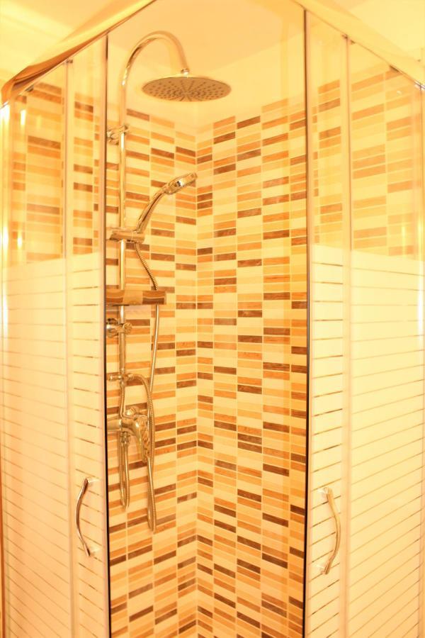 Trarego Haus Apartment ภายนอก รูปภาพ