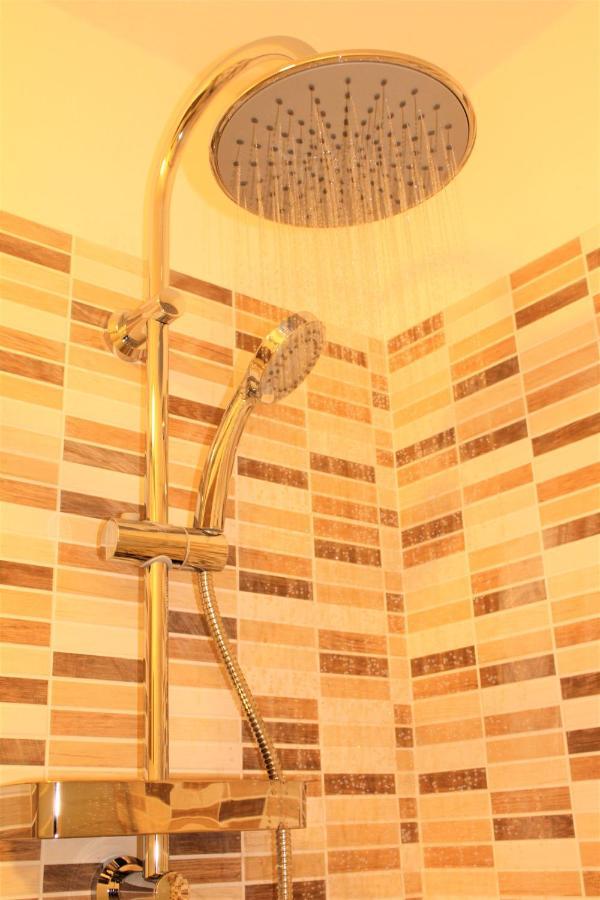 Trarego Haus Apartment ภายนอก รูปภาพ